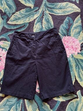 EP PRO SOLID BLACK COTTON BERMUDAS. SIZE 6.